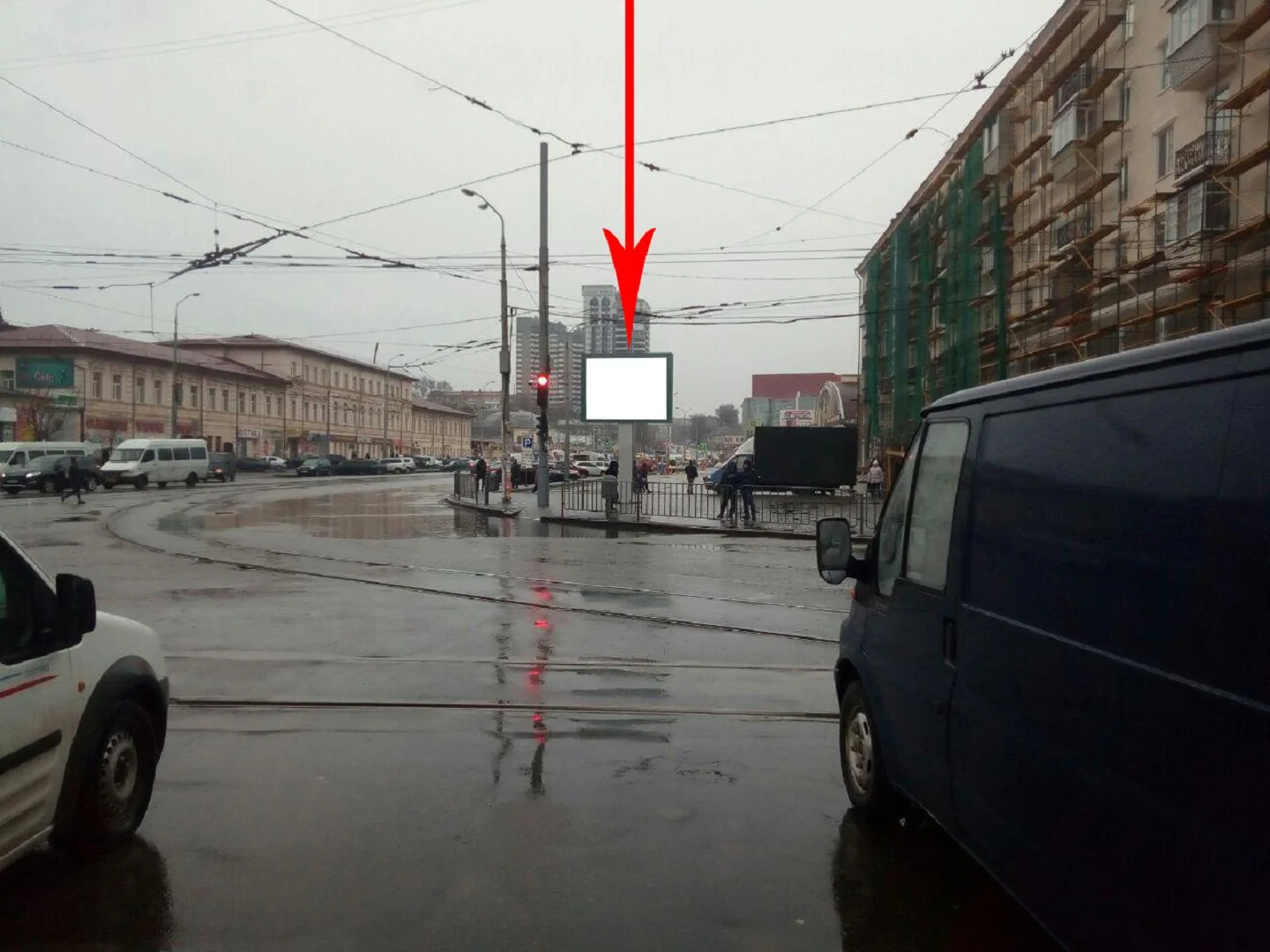 Скролер, скрол Дніпропетровськ,  просп. Дмитра Яворницького (Карла Маркса) - вул. Степана Бандери (Шмідта), рух у напрямку Центрального ринку "Озерка", біля світлофора