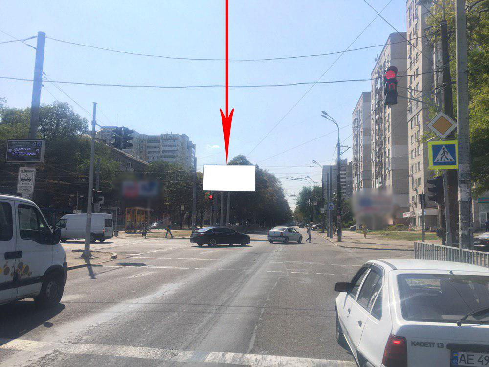 Billboard Dnipropetrovsk,  st. Roboca - st. Ural's'ka, na svitlofori, z centru