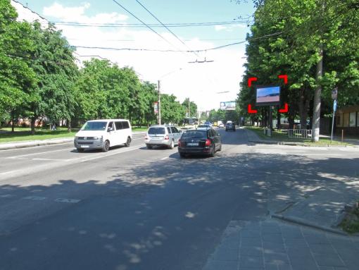 Видеоборд Львов,  вул. Виговського, 7-й Скнилівський пр. 7, ТЦ "Вам" , розмір 2,3 х 3,2 м, екран