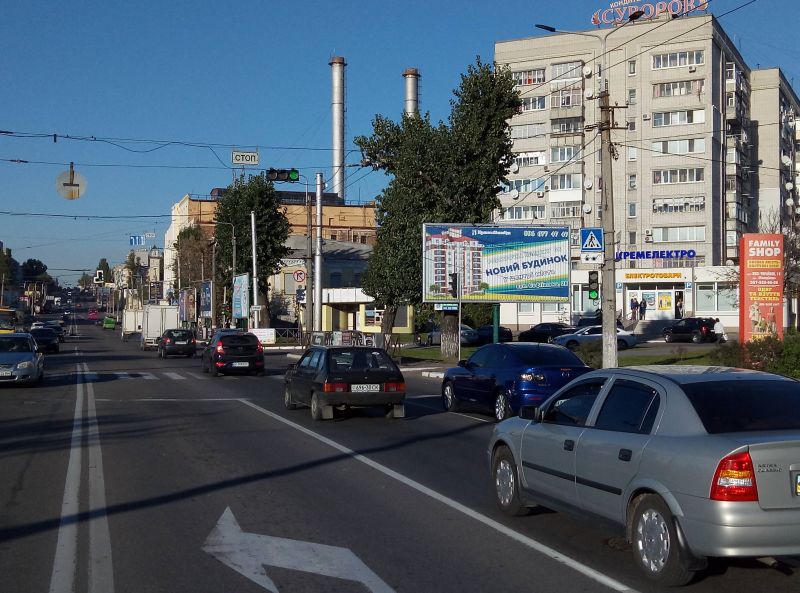 Prismatron, prism Kremenchuk,  prosp. Svobodi, perehr. z st. Ckalova, bila Elektrostancii, navproti avtoskoli <<SIUZ>>, najbil'sa transportna rozv'azka