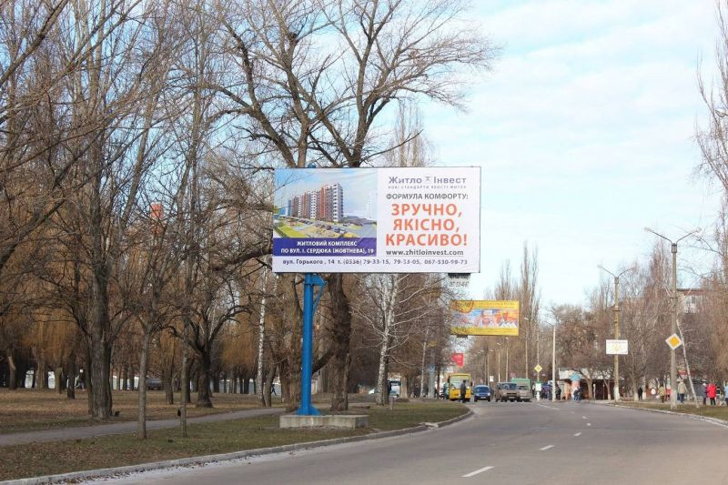 Billboard Kremenchuk,  st. Respublikans'ka, 146, v'izd v misto, r-n zupinki miscevogo transportu, viddilenna Novoi posti ta rinku 
