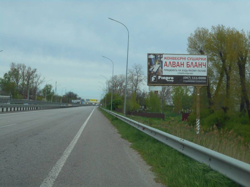 Білборд, бігборд (борд)  Іванків,  с. Іванків, харківська траса, траса М-03 "Київ-Харків", км 46+200 ліво, через 250м після магазину Фора, через 550м після автобусної зупинки та повороту на вул. Пролетарська, за 850м до АЗС ОККО