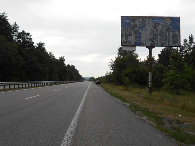 Billboard Kiev roads,  Dniprovs'ke sose, trasa N-01 "Kiiv-Znam'anka", km 38+300 livo, cerez 1km pisla AZS Motto ta povorotu na R-01 "Kiiv-Obuhiv"