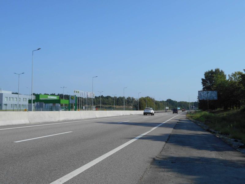 Билборд Глеваха,  смт. Калинівка, траса М-05 Київ-Одеса, км 31+600 ліво, навпроти Юпітер 24 (представництво John Deere, с-г. техніка), за 650м до розвороту на Калинівку, за 1км до АЗС АМІК