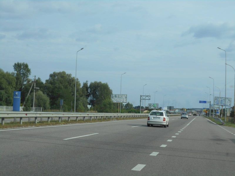 Billboard Kiev roads,  Dniprovs'ke sose, trasa N-01 "Kiiv-Znam'anka", km 25+600 livo, za 100m do viddilu prodazu ZK "Park Lejk Siti", cerez 100m pisla AZS Shell, cerez 480m pisla rozv'azki na s. Krenici