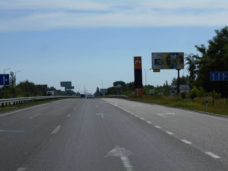 Білборд, бігборд (борд)  Київ траси,  с. Мила, траса М-06 "Київ-Чоп" (Житомир), км 27+100 ліво, біля АЗС GLUSCO, навпроти АЗС UPG, за 650м до ресторану "Два бобра"