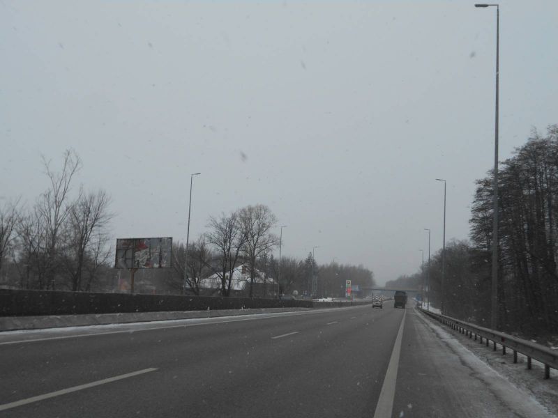 Билборд Глеваха,  смт. Калинівка, траса М-05 Київ-Одеса, км 30+000 ліво, за 200м до АЗС АМІК, за 350м до автобусної зупинки "ст. Зоря", за 750м до повороту на вул. Залізнична