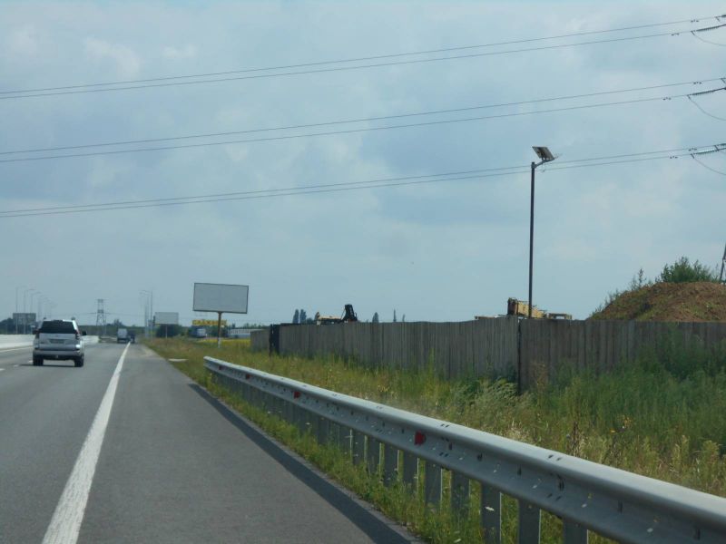 Білборд, бігборд (борд)  Бровари,  Траса М-01 "Київ-Чернігів-Нові Яриловичі", км 24+200 право, об'їзд м. Бровари, через 1км після перетину вул. Переяславський Шлях та вул. Лагунової, ресторану "Петрівський Бровар" та АЗС ОККО, за 1.3км до повороту на трасу Р-03 (Північно-Східний
