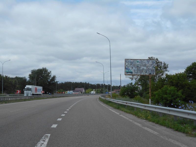 Billboard Ivankiv,  s. Ivankiv, harkivs'ka trasa, trasa M-03 "Kiiv-Harkiv", km 47+600 livo, bila AZS Sun Oil, za 1km do avtobusnoi zupinki ta povorotu na st. Proletars'ka, cerez 800m pisla AZS GLUSCO ta povorotu na st. Lubarec'ka