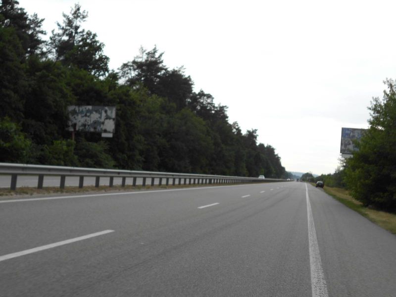 Billboard Kiev roads,  Dniprovs'ke sose, trasa N-01 "Kiiv-Znam'anka", km 38+300 pravo, cerez 1km pisla AZS Motto ta povorotu na R-01 "Kiiv-Obuhiv"