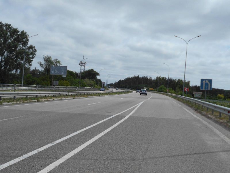 Billboard Ivankiv,  s. Ivankiv, harkivs'ka trasa, trasa M-03 "Kiiv-Harkiv", km 47+600 livo, bila AZS Sun Oil, cerez 1km pisla avtobusnoi zupinki ta povorotu na st. Proletars'ka, za 800m do AZS GLUSCO ta povorotu na st. Lubarec'ka