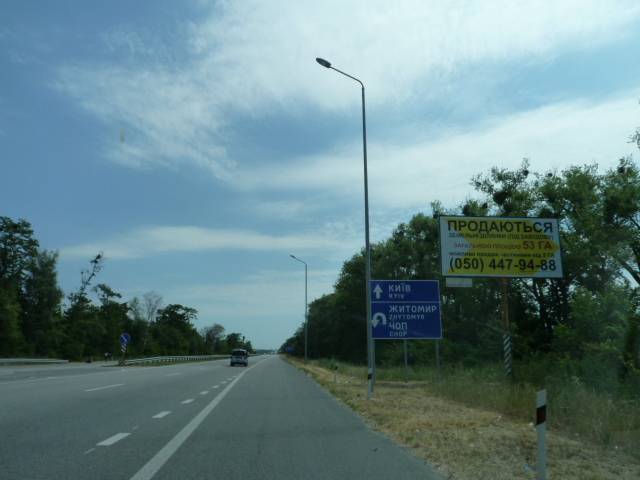 Billboard Kiev roads,  Trasa M-06 "Kiiv-Cop" (Zitomir), km 42+900 livo, cerez 350m pisla povorotu na Motizin