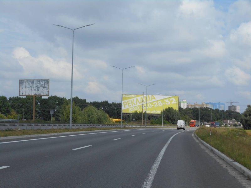 Billboard Brovary,  m. Brovari, trasa M-01 "Kiiv-Cernigiv-Novi Arilovici", km 26+850 livo, ob'izd m. Brovari, cerez 850m pisla rozv'azki z trasou R-03 (Pivnicno-Shidnij ob'izd m. Kiiv), za 400m do AZS Motto, za 900m do perehresta z st. Sergia Moskalenka ta avtoslahom