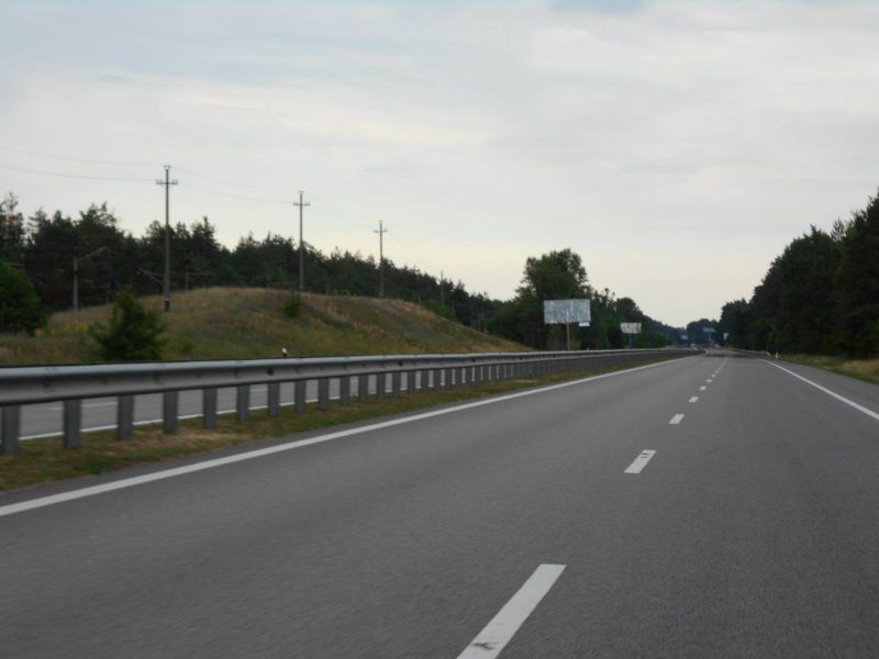 Billboard Kiev roads,  Dniprovs'ke sose, trasa N-01 "Kiiv-Znam'anka", km 36+700 livo, cerez 550m pisla z/d stancii "Novi Bezradici"