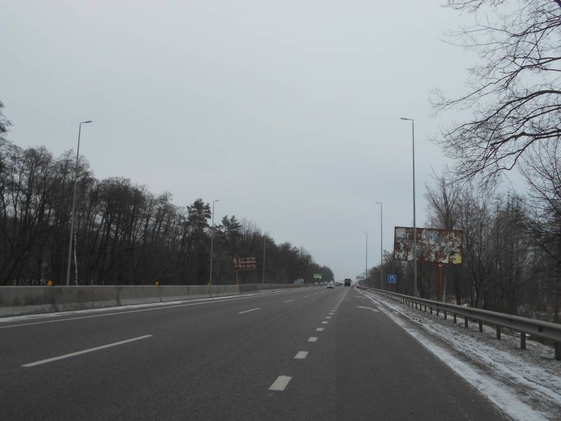 Билборд Глеваха,  смт. Калинівка, траса М-05 Київ-Одеса, км 30+000 ліво, через 200м після АЗС АМІК, через 350м після автобусної зупинки "ст. Зоря", через 750м після повороту на вул. Залізнична
