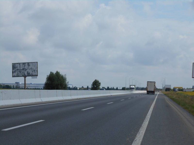 Білборд, бігборд (борд)  Бровари,  Траса М-01 "Київ-Чернігів-Нові Яриловичі", км 24+200 лівоо, об'їзд м. Бровари, через 1км після перетину вул. Переяславський Шлях та вул. Лагунової, ресторану "Петрівський Бровар" та АЗС ОККО, за 1.3км до повороту на трасу Р-03 (Північно-Східний
