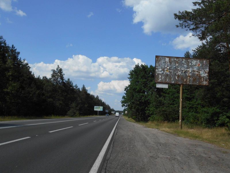 Билборд Козин,  Конча-Заспа, траса Р-01, км 35+200 ліво, через 300м після повороту до котеджного містечка "Плютово", м. Українка та автобусної зупинки