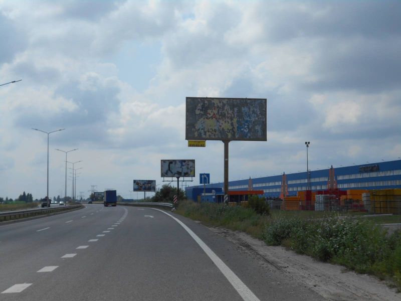 Billboard Brovary,  trasa M-01 "Kiiv-Cernigiv-Novi Arilovici", km 26+850 livo, ob'izd m. Brovari, za 850m do rozv'azki z trasou R-03 (Pivnicno-Shidnij ob'izd m. Kiiv), cerez 400m pisla AZS Motto, cerez 900m pisla perehresta z st. Sergia Moskalenka