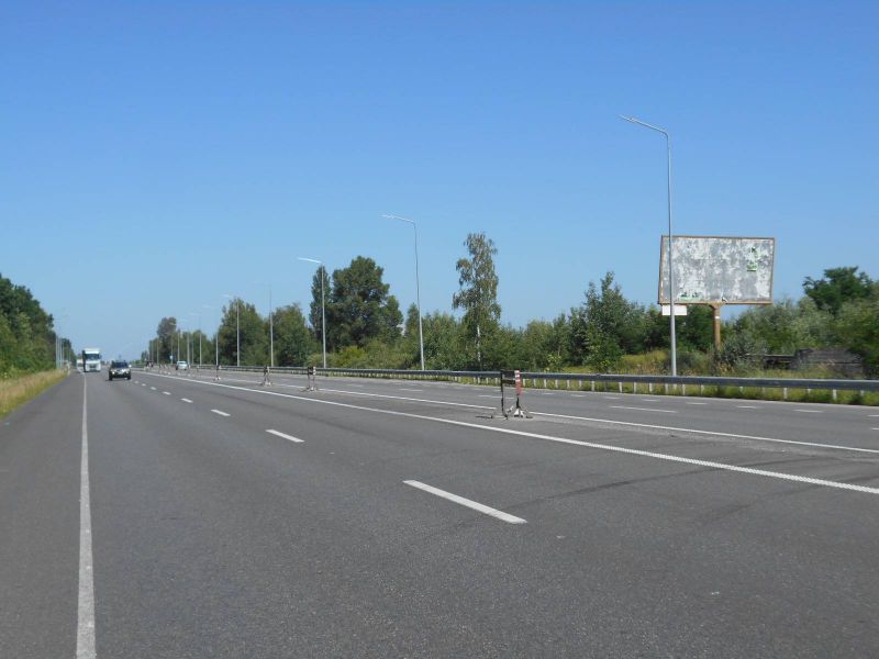 Білборд, бігборд (борд)  Калинівка,  с. Калинівка, траса М-01 "Київ-Чернігів-Нові Яриловичі", км 35+000 право, об'їзд м. Бровари, через 150м після повороту на вул. Броварська та Рабен Україна, через 600м після Бауміт-Україна