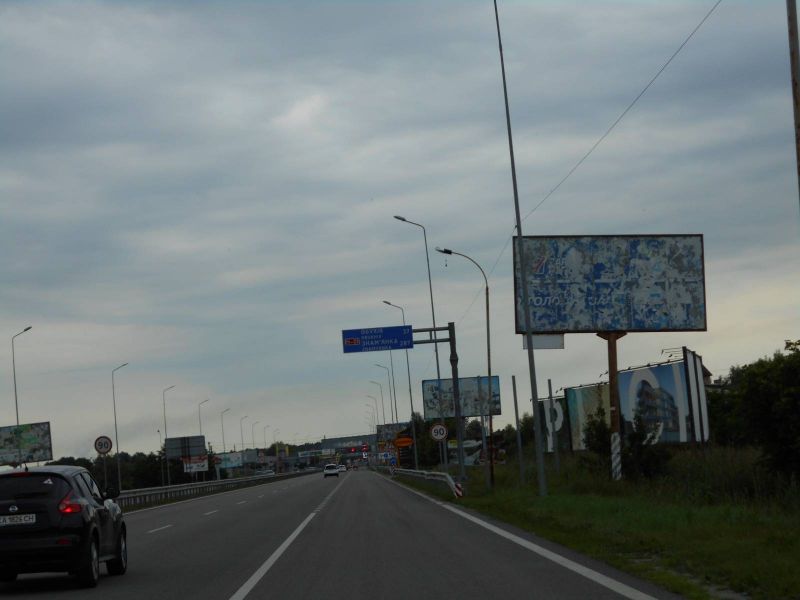 Billboard Pidgirtsi,  Dniprovs'ke sose, trasa N-01 "Kiiv-Znam'anka", km 25+600 pravo, za 100m do viddilu prodazu ZK "Park Lejk Siti", cerez 100m pisla AZS Shell, cerez 480m pisla rozv'azki na s. Krenici