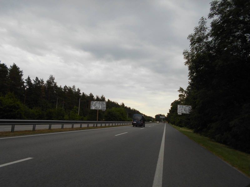 Billboard Kiev roads,  Dniprovs'ke sose, trasa N-01 "Kiiv-Znam'anka", km 38+300 livo, za 1km do AZS Motto ta povorotu na R-01 "Kiiv-Obuhiv"