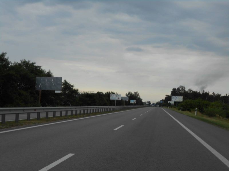 Billboard Kiev roads,  Dniprovs'ke sose, trasa N-01 "Kiiv-Znam'anka", km 35+450 livo, za 670m do z/d stancii, cerez 630m pisla povorotu na s. Novi Bezradici