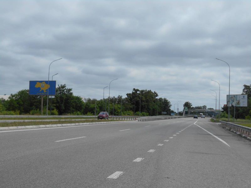 Білборд, бігборд (борд)  Іванків,  с. Іванків, харківська траса, траса М-03 "Київ-Харків", км 45+050 ліво, навпроти АЗС UPG, через 300м після розв'язки з автошляхом Р03 та АЗС Brent Oil, за 250м до автобусної зупинки та АЗС ОККО