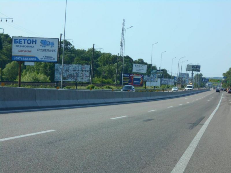 Билборд Лесники (Киевская обл),  Дніпровське шосе, траса Н-01 "Київ-Знам'янка", км 20+450 ліво, за 100м до магазину Фора, за 300м до магазину АТБ, за 350м до повороту на с. Лісники