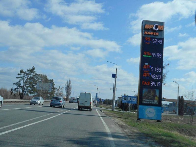 Billboard Vorzel,  m. Buca, trasa M-07 "Kiiv-Kovel'", km 31+900 pravo, bila ZK "Forest Lend", navproti AZS BRSM Nafta, za 950m do povorotu na avtoslah T1001 ta smt. Vorzel'