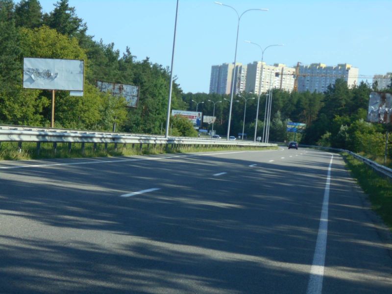 Billboard Vishgorod,  m. Visgorod, trasa R-69 "Kiiv-Visgorod-Desna", km 18+450 livo, v'izd v Visgorods'kij rajon z boku Kieva, napramok na s. Novi Petrivci (Mezigir'a)