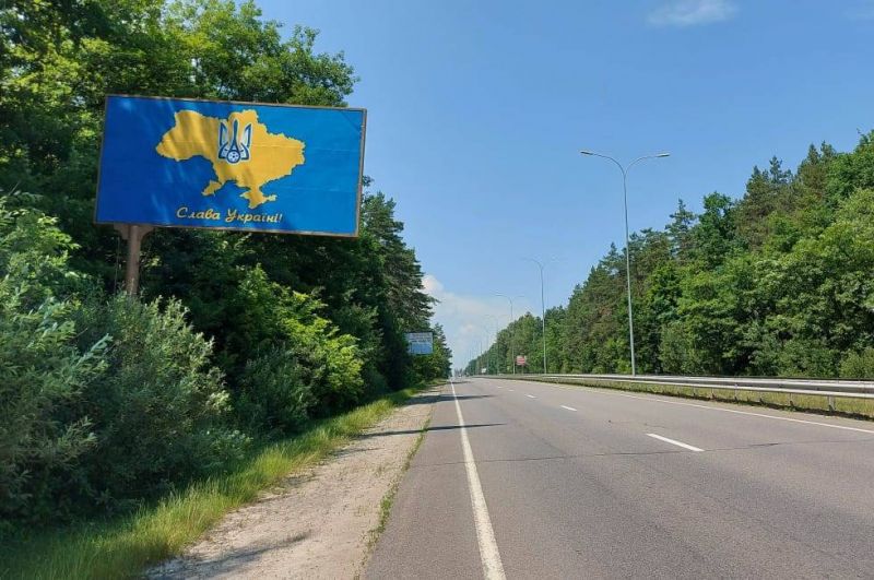 Билборд Вышгород,  м. Вишгород, траса Р-69 "Київ-Вишгород-Десна", км 19+800 ліво, за 550м до повороту на вул. Яблунева, за 1.1км до АЗС WOG, напрямок на с. Нові Петрівці (Межигір'я)