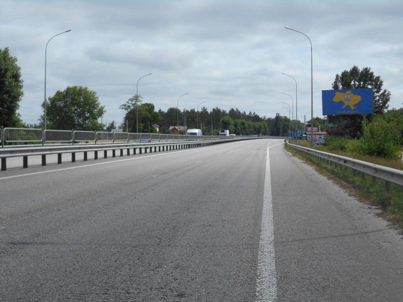 Білборд, бігборд (борд)  Іванків,  с. Іванків, харківська траса, траса М-03 "Київ-Харків", км 46+350 право, за 100м до магазину Фора, за 400м до автобусної зупинки та повороту на вул. Пролетарська, через 1км після АЗС ОККО