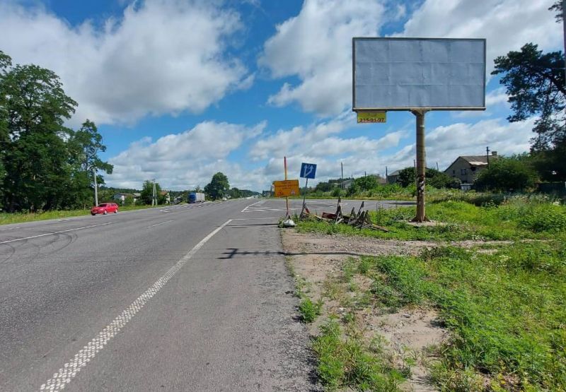 Билборд Киев трассы,  с. Залісся, чернігівська траса, траса М-01 "Київ-Чернігів-Нові Яриловичі", км 44+000 право, вул. Київська, навпроти ресторану "Три козаки", за 800м до повороту на вул. Окружна та с. Богданівка, через 300м після АЗС "ОККО"