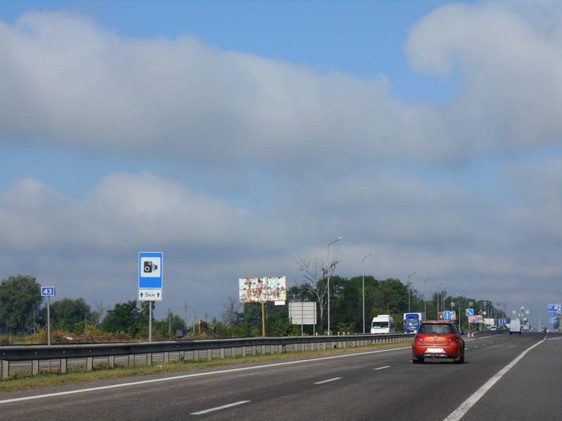 Billboard Kiev roads,  Trasa M-06 "Kiiv-Cop" (Zitomir), km 42+900 livo, za 350m do povorotu na Motizin