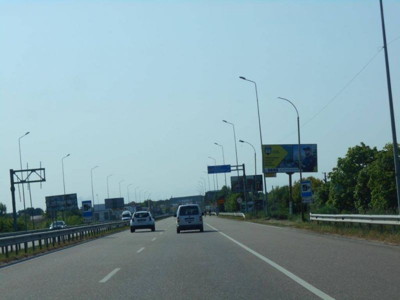 Билборд Киев трассы,  Дніпровське шосе, траса Н-01 "Київ-Знам'янка", км 25+600 право, за 100м до відділу продажу ЖК "Парк Лейк Сіті", через 100м після АЗС Shell, через 480м після розв'язки на с. Креничі