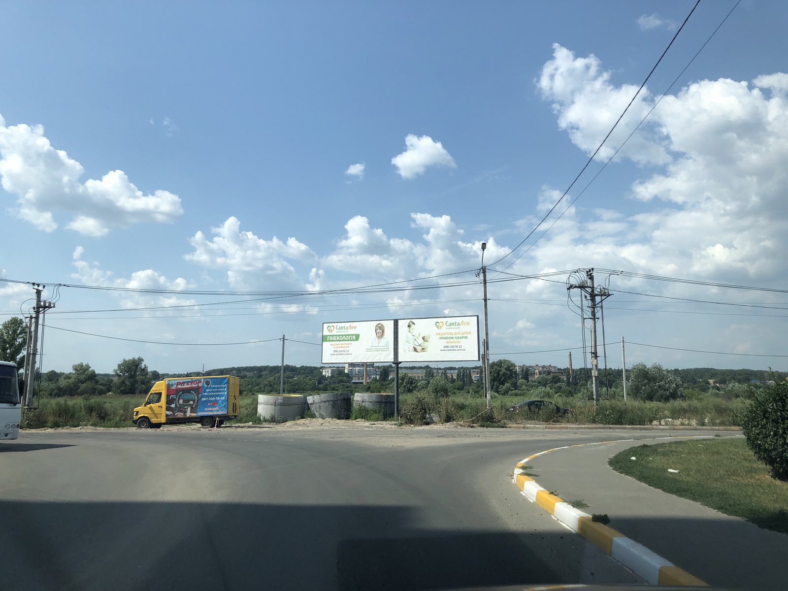 Billboard Irpin,  v'izd v Irpin' zi storoni Vorzela, bila ZK <<Grin Ard>>