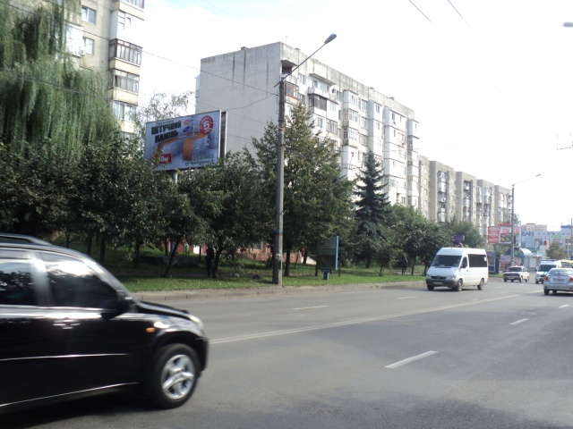 Билборд Черновцы,  вул. Героїв Майдану (Червоноармійська), 63 в Сильпо, ТЦ Майдан