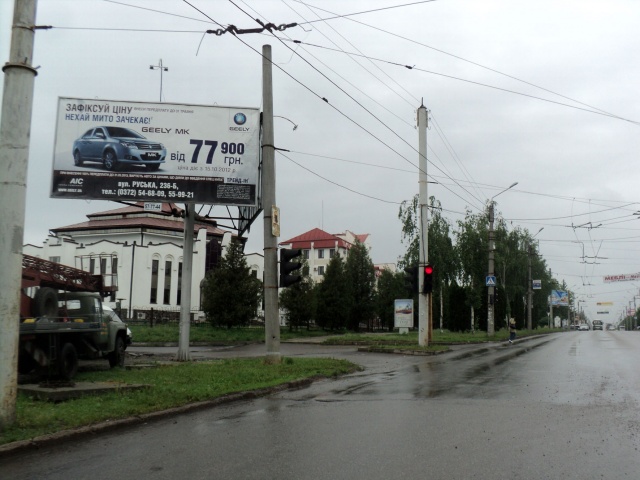 Білборд, бігборд (борд)  Чернівці,  перехрестя вул.Сергія Скальда (Комарова)-ул.Героїв Майдану (Червоноармійська)