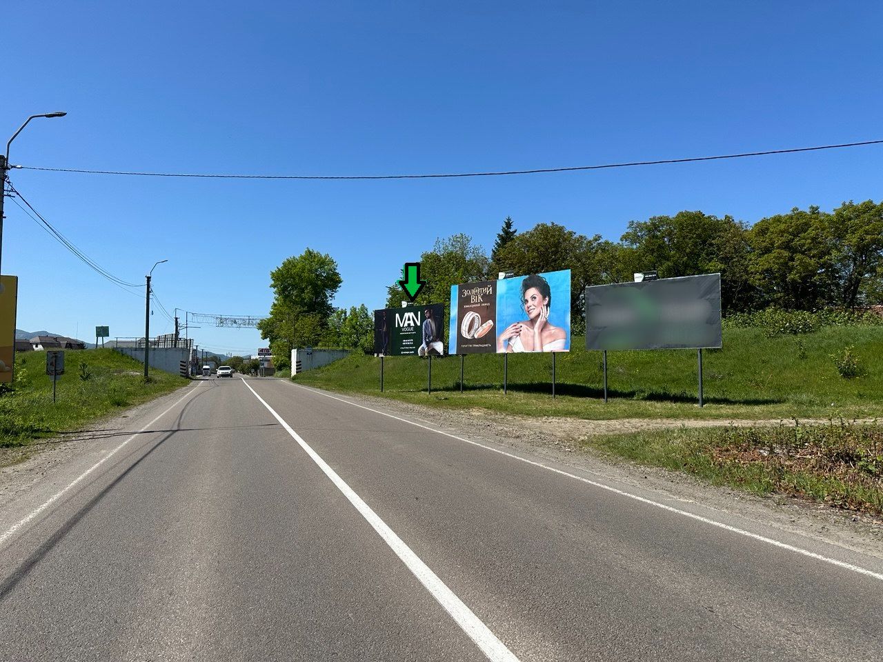 Білборд, бігборд (борд)  Тячів,  м. Тячів вул.Незалежності, АЗС, Автосалони в сторону м.Мукачево