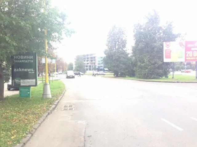 Сiтiлайт Ужгород,  м.Ужгород вул. Івана Чендея (Льва Толстого) біля банків БМБ, Автозаз, Фінансова ініціатива, дитячого майданчика Рошен, в сторону гот.Ужгород