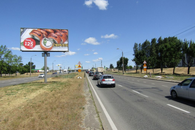 Білборд, бігборд (борд)  Київ,  Богатирська вул., напроти буд. 11 (СТО, АЗС Wog, Епіцентр, Сільпо), на розподілювачі, виїзд із Києва