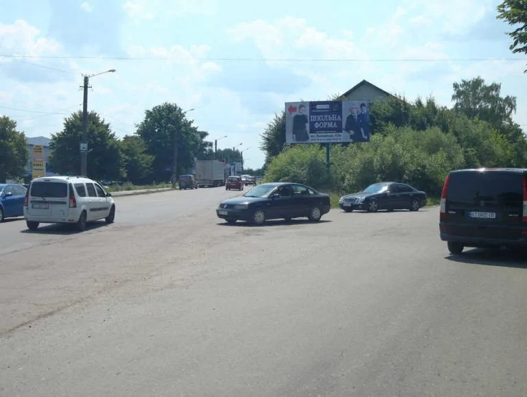 Білборд, бігборд (борд)  Івано-Франківськ,  Коновальця ( перед мостом)     автосалони