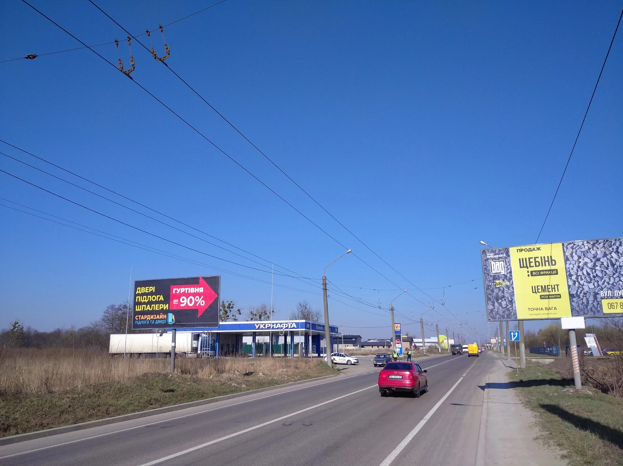 Billboard Pasik-Zubrytsky,  V'izd v misto, Sihivs'ke kladovise,Avtodoroga  N-09  Mukacevo-Rahiv-Bogorodcani-Ivano-Frankivs'k-Rogatin-Bibrka-L'viv, km 437+770 livoruc