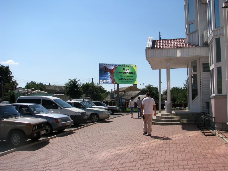 Нестандарт Умань,  ул.Горького, 35  (Центр занятости и БТИ) сторона А