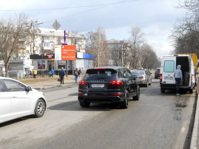 Скроллер Киев,  ул. Дегтяревская,32Б\ ул. Семьи Хохловых, направление на ст. м. Лукьяновкая