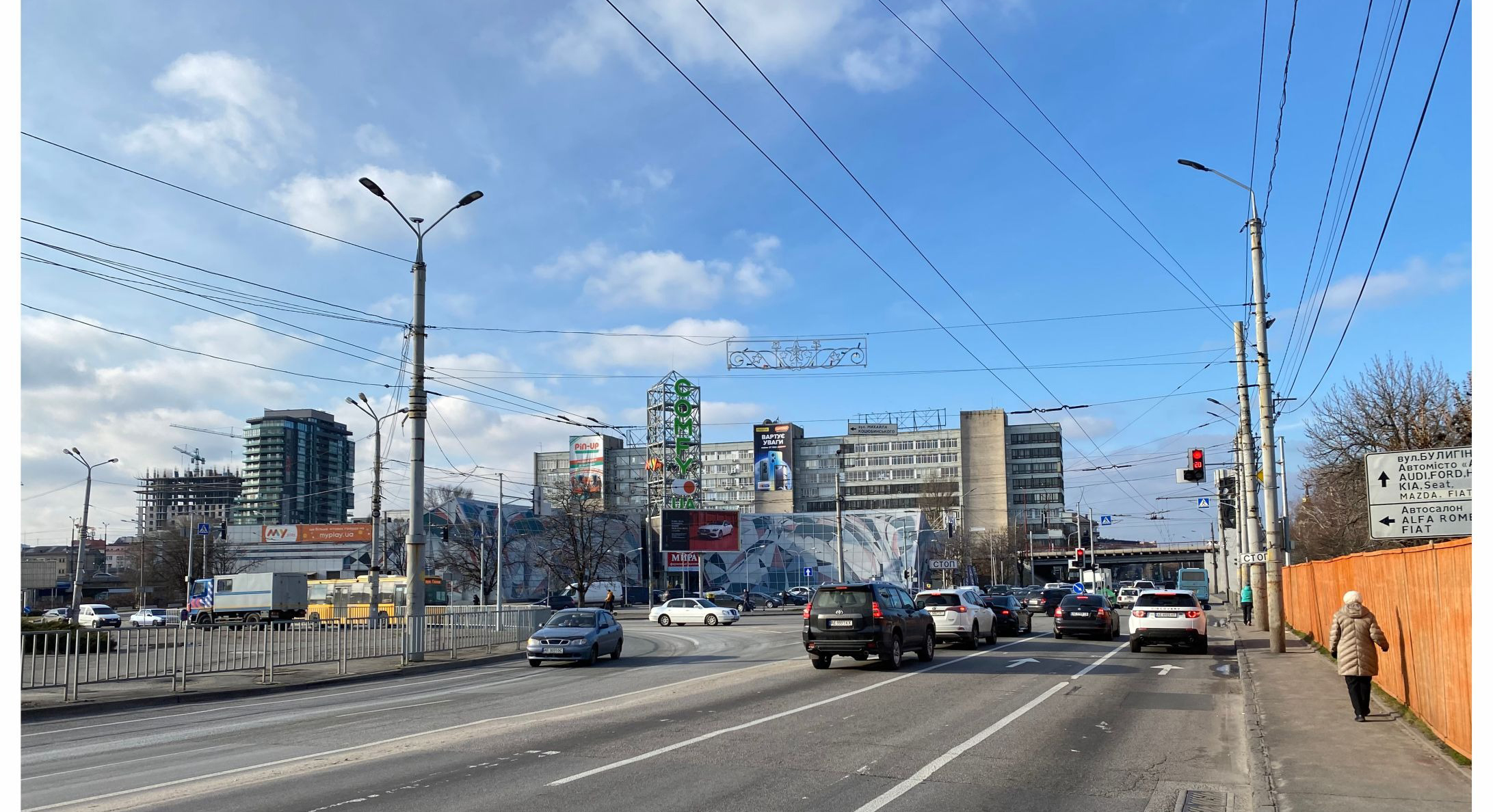 Призма Днепр (Днепропетровск),  Січеславська Набережна (Набережна Леніна) вул. - Михайла Коцюбинського вул., біля цирка, в центр