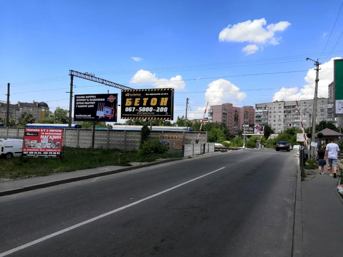 Білборд, бігборд (борд)  Вишневе,  м. Вишневе щит, вул. Чорновола-1 (жд переїзд)- перший від переїзду
