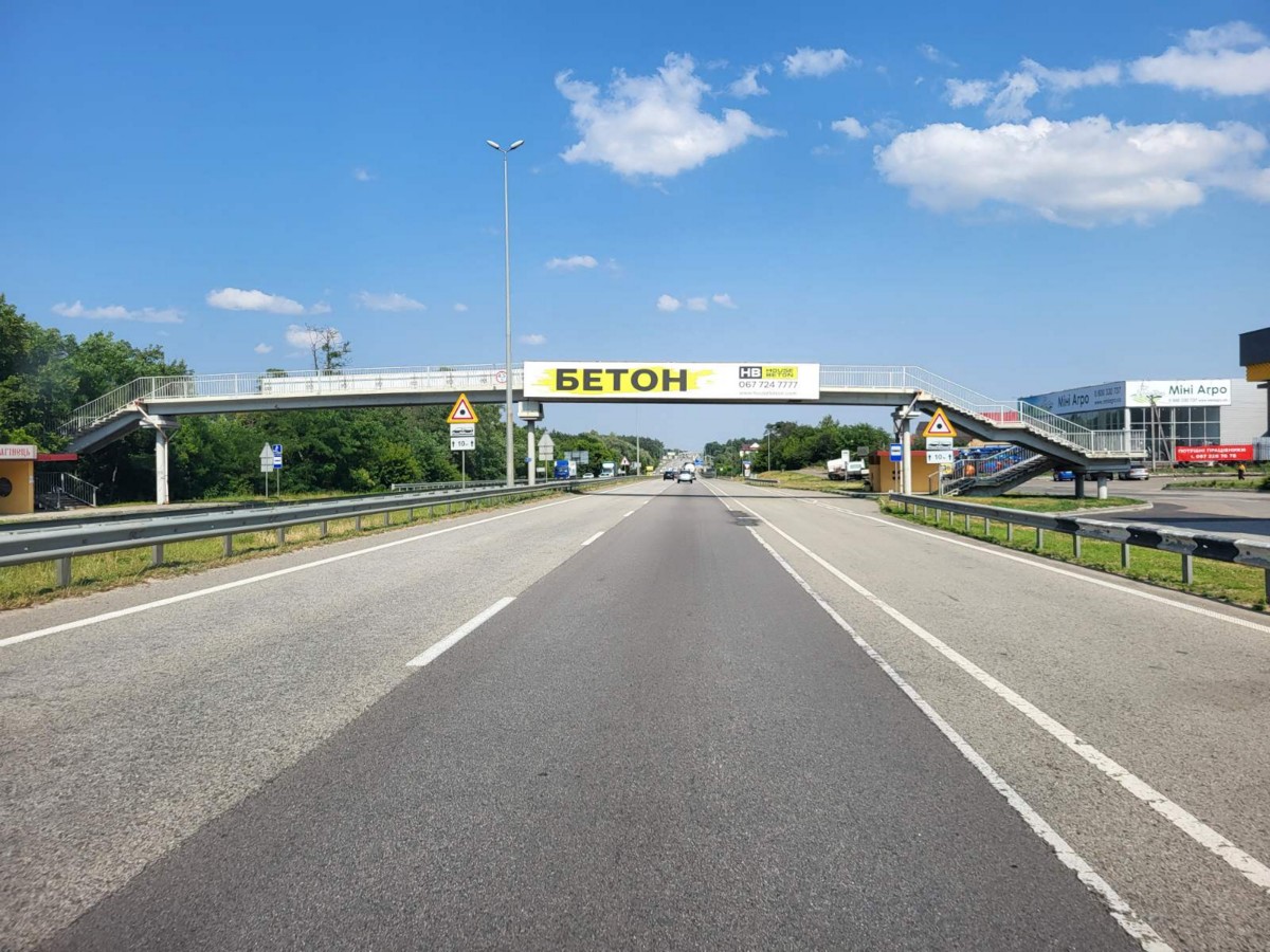 Нестандарт Бузовая,  М-06 Житомирська траса 35+958 км від КПП. Тринадцятий від Києва, с. Бузова, зупинка, АЗС БРСМ Нафта, МініТрактора, напрямок - в Київ