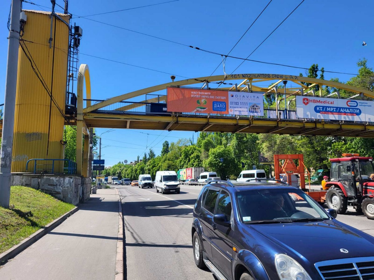 Нестандарт Киев,  вул. О.Теліги в напрямку Севастопольської площі