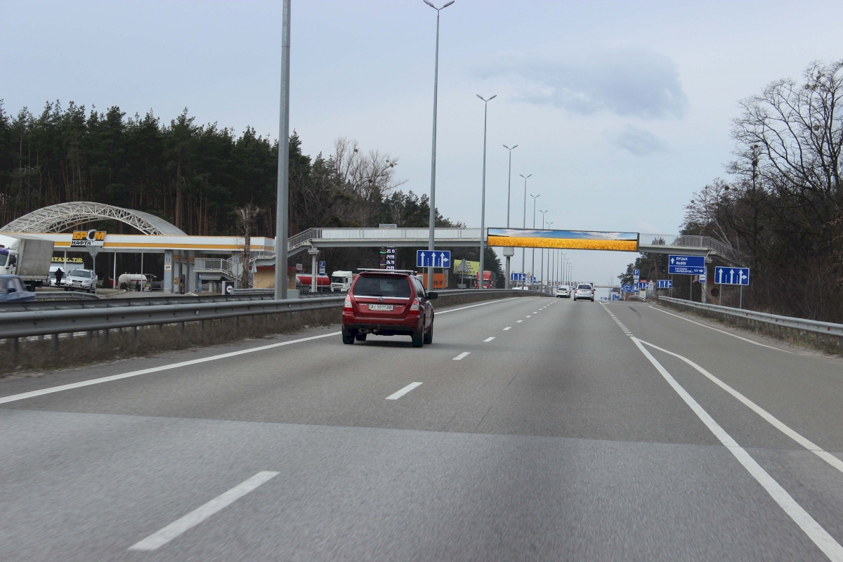 Non-standard Buzova,  M-06 Zitomirs'ka trasa 35+958 km vid KPP. Trinadcatij vid Kieva, s. Buzova, povorot na s. Mikolaivku - zupinka, napramok - z Kieva